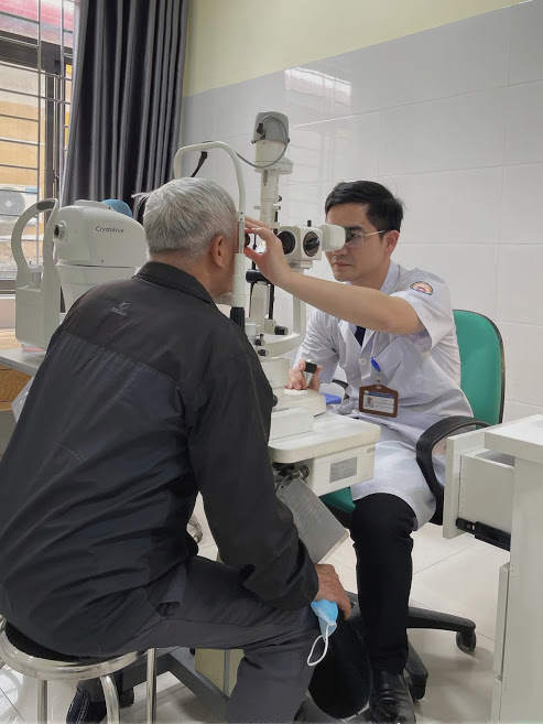 Khám Mắt tại phòng khám Mắt Ninh Hiệp